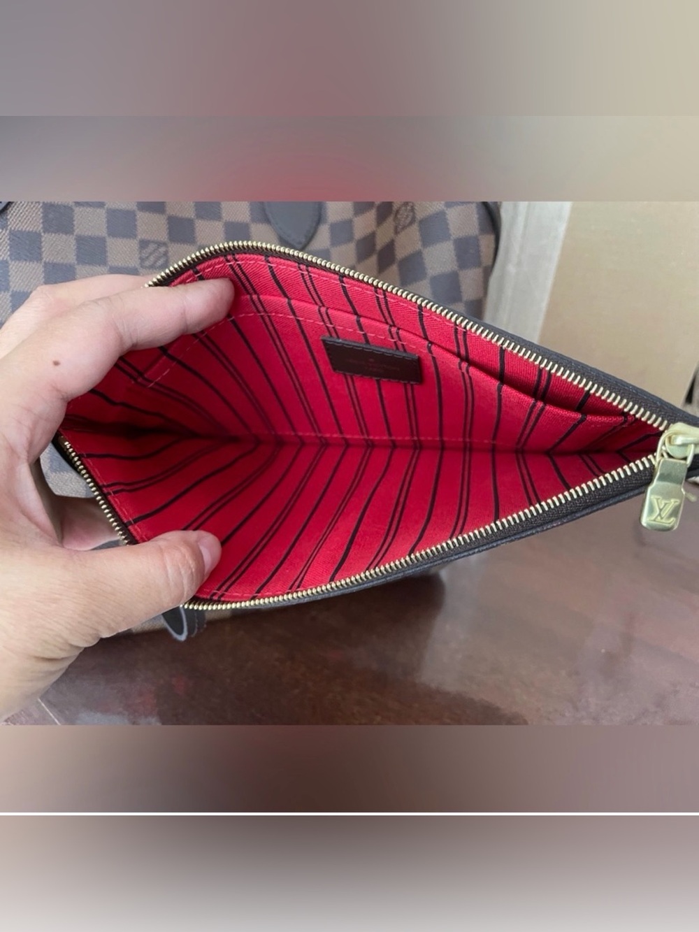 Authentic LOUIS VUITTON Damier Neverfull MM Pouch. - Picture 13 of 13